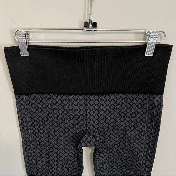 Lululemon In The Flow Crop II Seamless Leggings Heathered Deep Coal Black - Picture 8 of 13